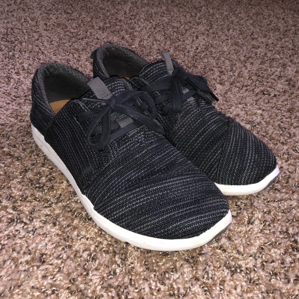 TOMS sneakers LIKE NEW